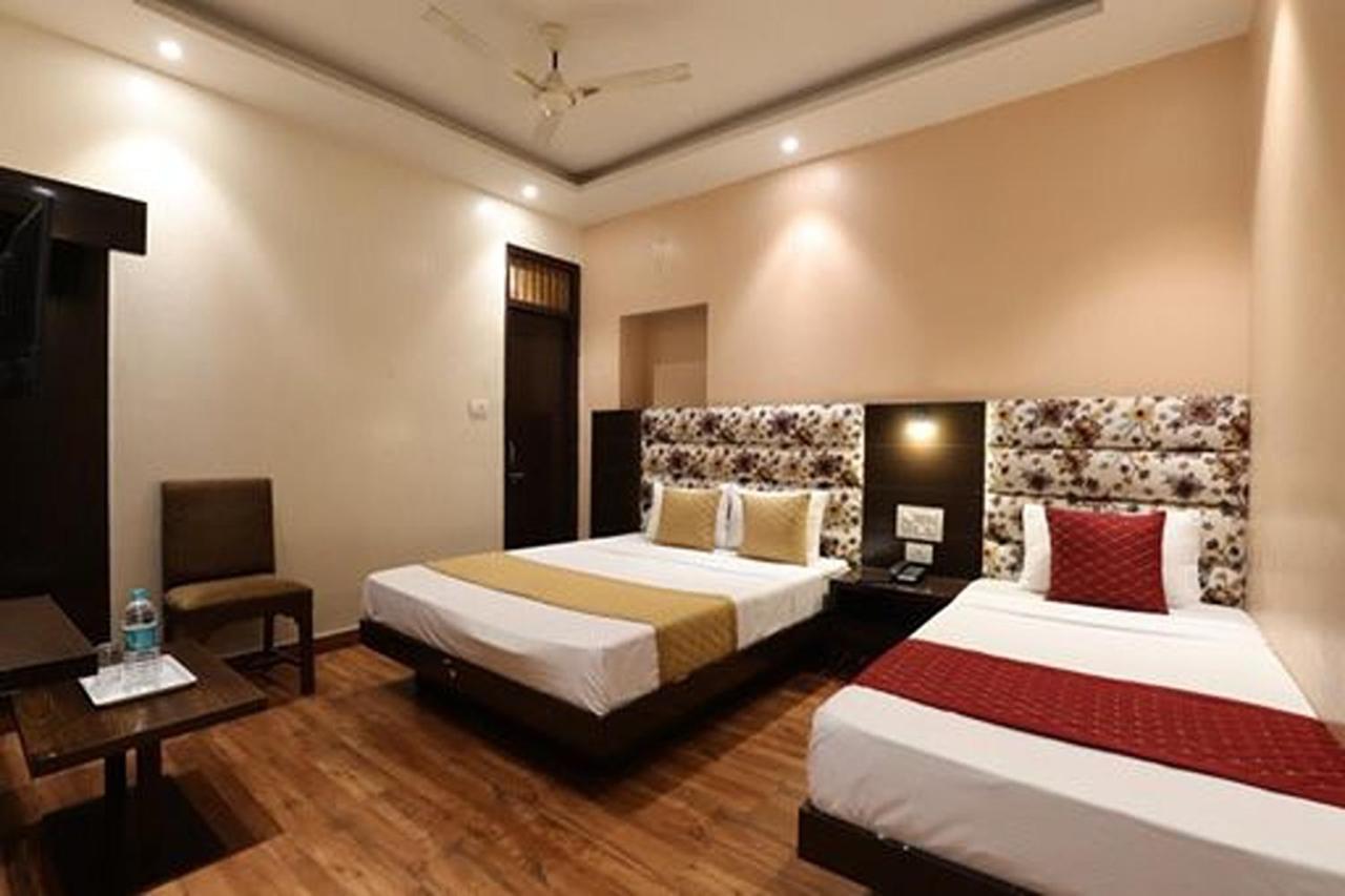 Amrit Hotel New Delhi Exterior foto