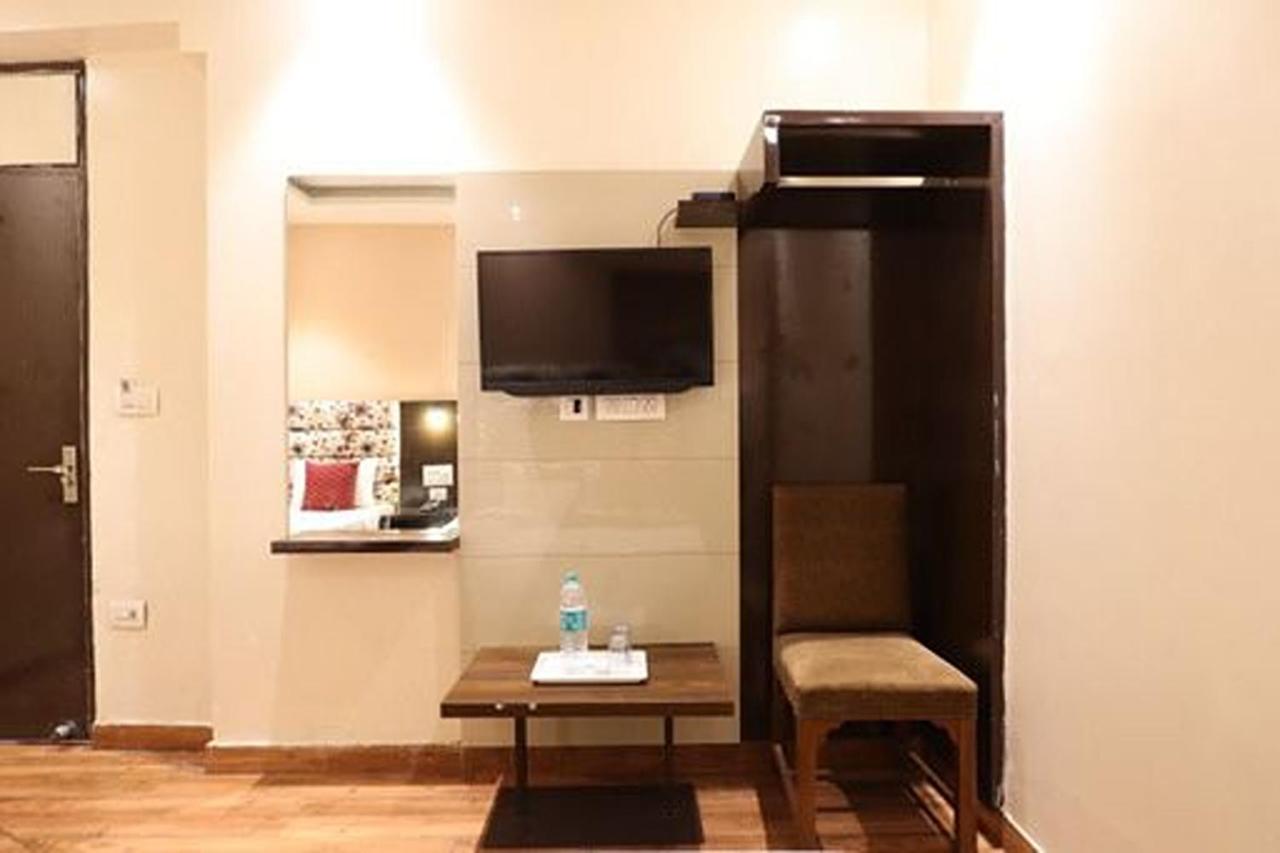 Amrit Hotel New Delhi Exterior foto