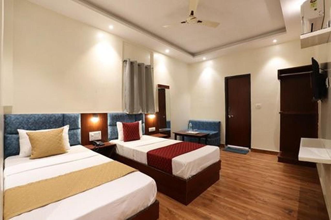 Amrit Hotel New Delhi Exterior foto