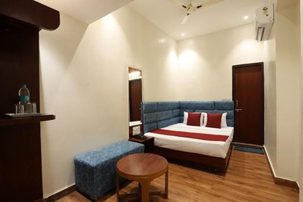 Amrit Hotel New Delhi Exterior foto
